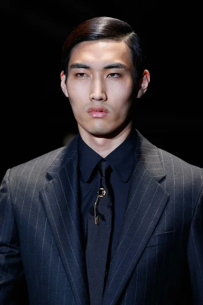 Look 16